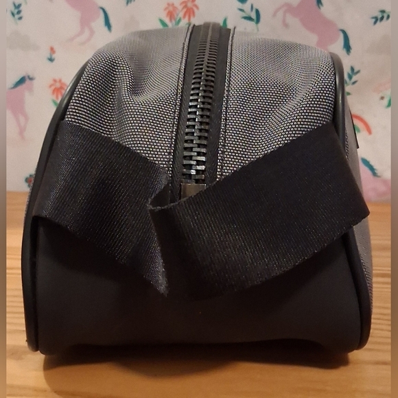 EUC Versace Parfums Black & Grey Nylon Travel Toiletry Makeup Cosmetic Pouch Bag - Picture 7 of 10